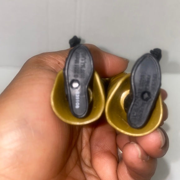 Rey Mysterio WWE Basic Series 2011 Gold Mask and Pants Mattel Wrestling Figure - Picture 6 of 6